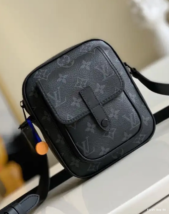Firstbag Wearable VUITTON LOUIS Christopher Wallet 0614